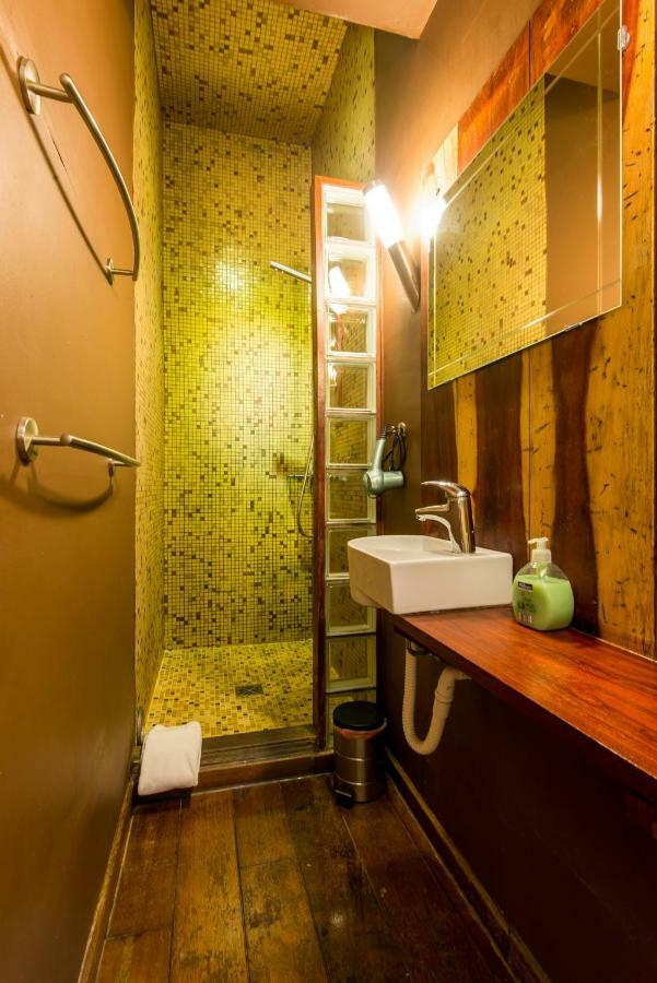 Cornerhouse Level Ten By Romy&Travis บรูจส์ ภายนอก รูปภาพ